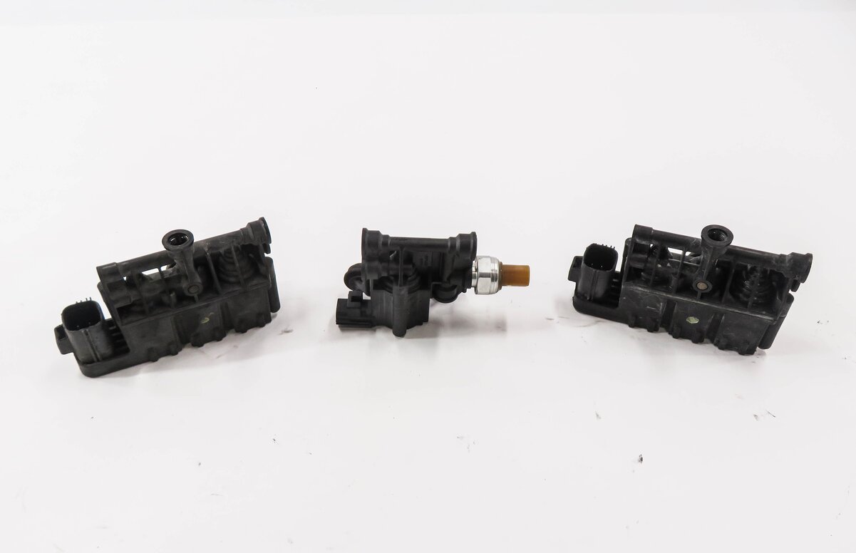 Thumbnail 3: 2010 RANGE ROVER SPORT (L320) AIR SUSPENSION VALVE BLOCK SET-3
