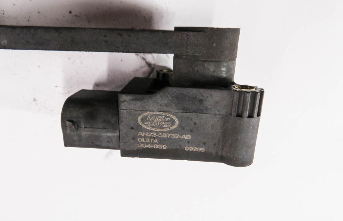 Thumbnail 4: 2010 RANGE ROVER SPORT (L320) LEFT DRIVER REAR SUSPENSION HEIGHT LEVEL SENSOR