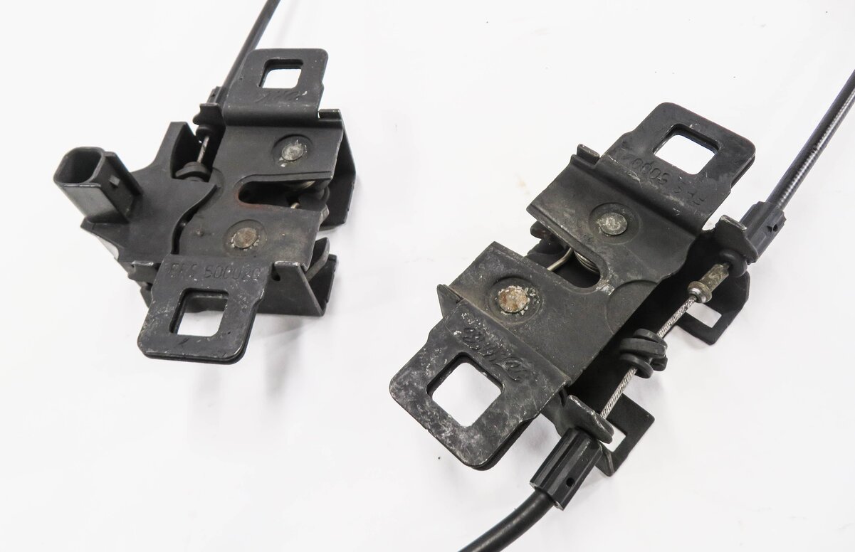 Thumbnail 3: 2010 RANGE ROVER SPORT (L320) FRONT LEFT & RIGHT LOWER HOOD LOCK LATCH SET