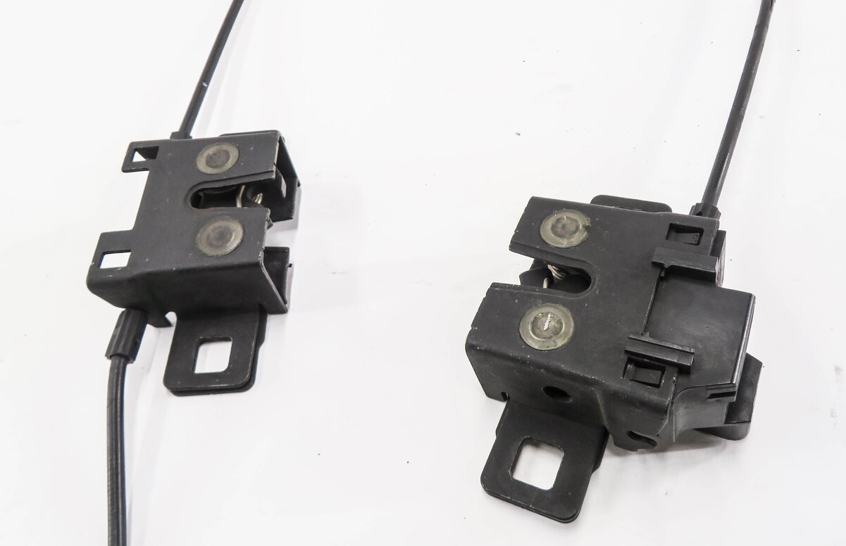 Thumbnail 4: 2010 RANGE ROVER SPORT (L320) FRONT LEFT & RIGHT LOWER HOOD LOCK LATCH SET