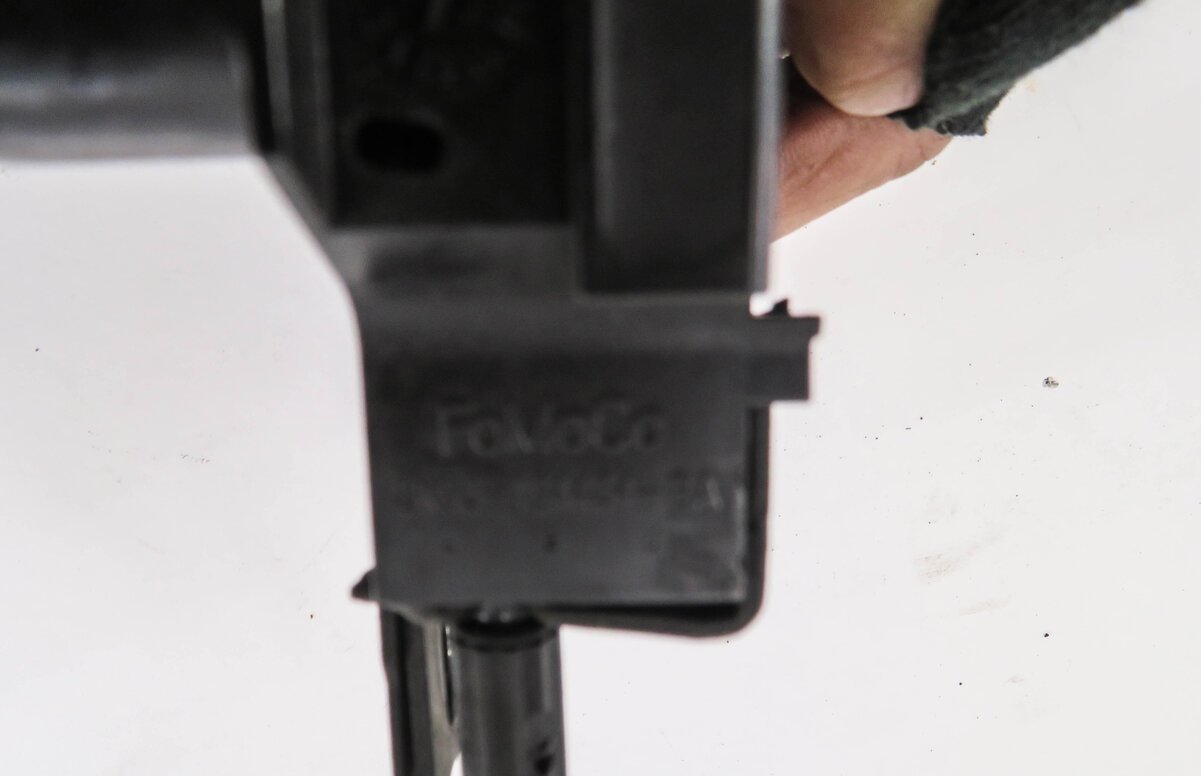 Thumbnail 5: 2010 RANGE ROVER SPORT (L320) FRONT LEFT & RIGHT LOWER HOOD LOCK LATCH SET