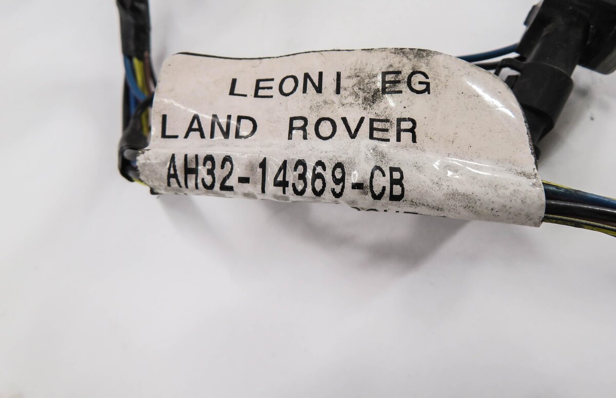 Thumbnail 4: 2010 RANGE ROVER SPORT (L320) FRONT PDC PARK SENSOR SET w/ HARNESS (WHITE 909)