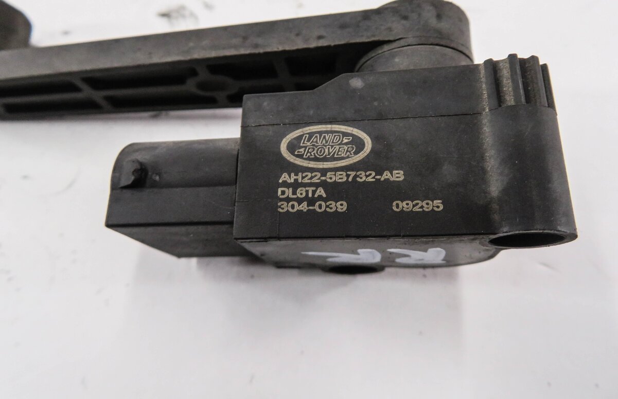 Thumbnail 4: 2010 RANGE ROVER SPORT (L320) RIGHT REAR SUSPENSION HEIGHT LEVEL SENSOR