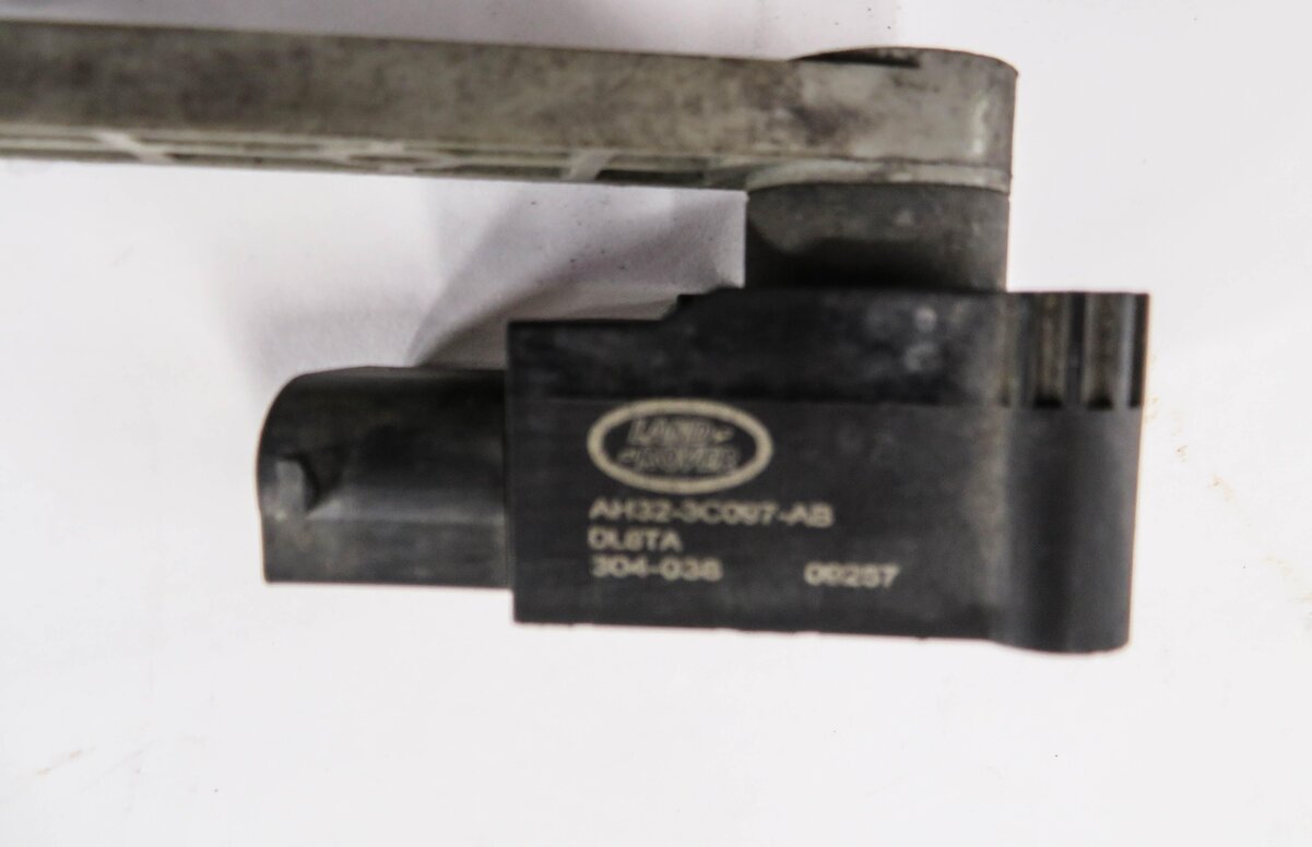 Thumbnail 4: 2010 RANGE ROVER SPORT (L320) LEFT FRONT DRIVER SUSPENSION HEIGHT LEVEL SENSOR