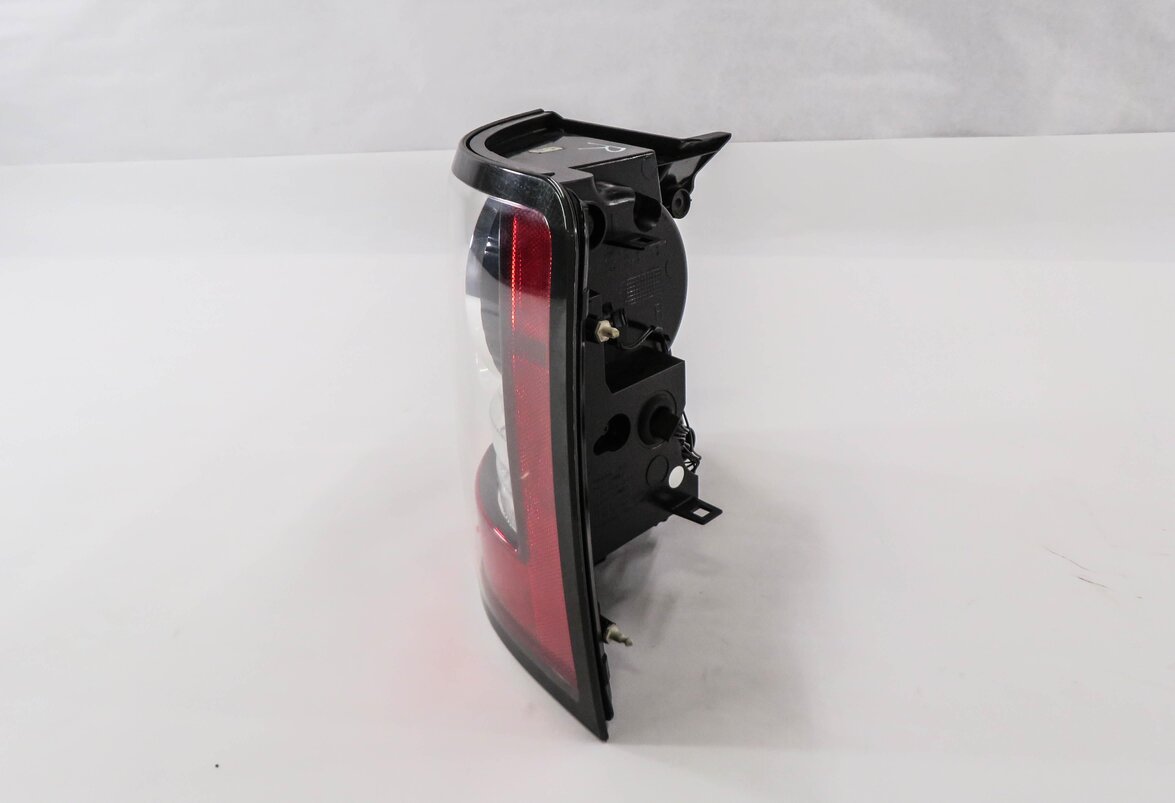 Thumbnail 4: 2010-2011 RANGE ROVER SPORT (L320) RIGHT PASSENGER TAILLIGHT BRAKE LIGHT LAMP