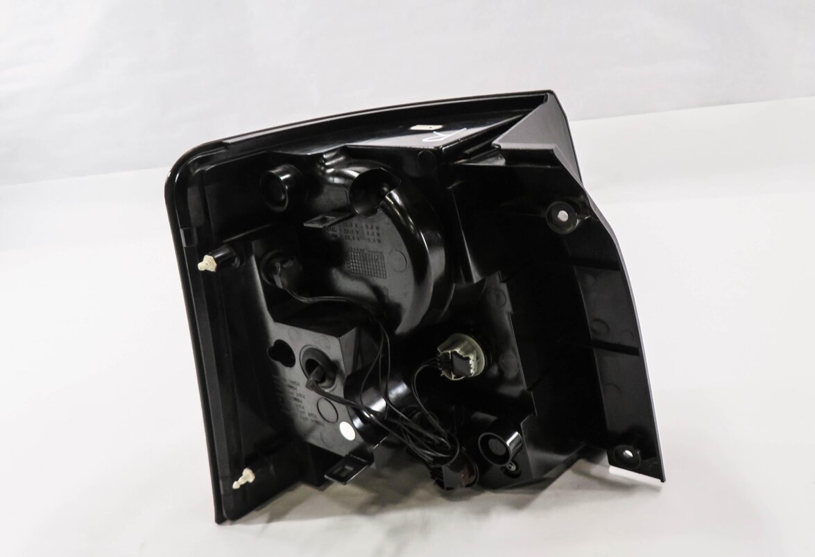 Thumbnail 5: 2010-2011 RANGE ROVER SPORT (L320) RIGHT PASSENGER TAILLIGHT BRAKE LIGHT LAMP