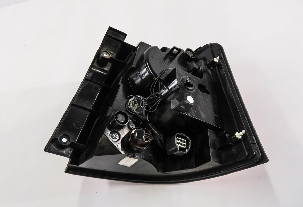 Thumbnail 5: 2010-2011 RANGE ROVER SPORT (L320) LEFT DRIVER TAILLIGHT BRAKE LIGHT LAMP