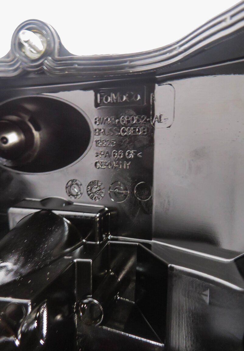 Thumbnail 5: 2010-2018 RANGE ROVER SPORT (L320 L322 L405 L494) 5.0L V8 - LEFT VALVE COVER