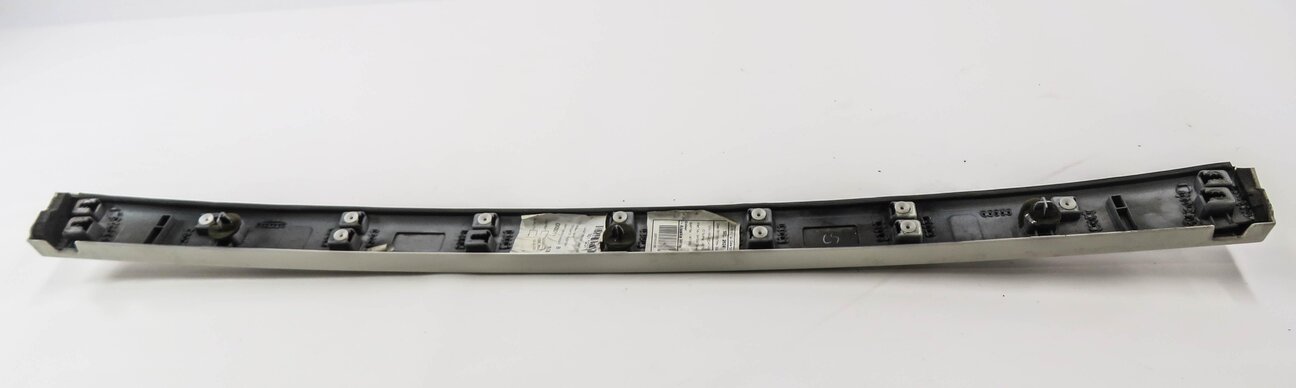 Thumbnail 4: 2010 RANGE ROVER SPORT (L320) REAR HATCH TRUNK TRIM PANEL (ALASKA WHITE 909)