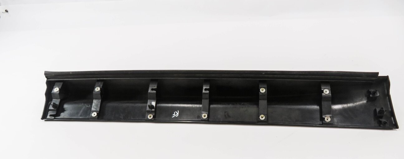 Thumbnail 3: 2010 RANGE ROVER SPORT (L320) RIGHT FRONT DOOR LOWER MOULDING RUNNER TRIM
