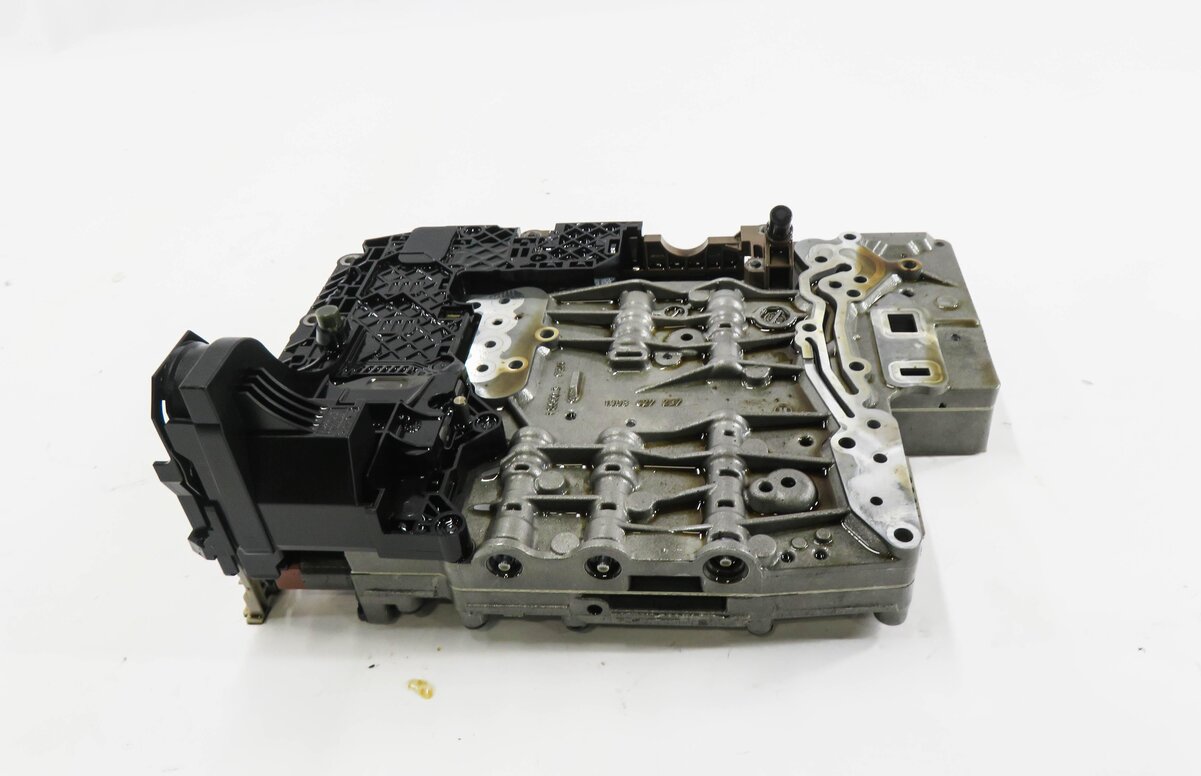 Thumbnail 2: 10-12 LR4 RANGE ROVER SPORT (L320 L322) 5.0L 6HP-28 A/T TRANSMISSION VALVE BODY