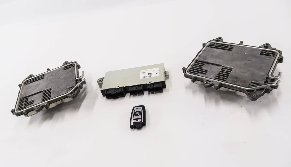 Thumbnail 16: 2016 BMW M6 ///M (F06) 4.4L S63T ENGINE ECM DME CAS4 IMMOBILIZER MODULE KEY SET
