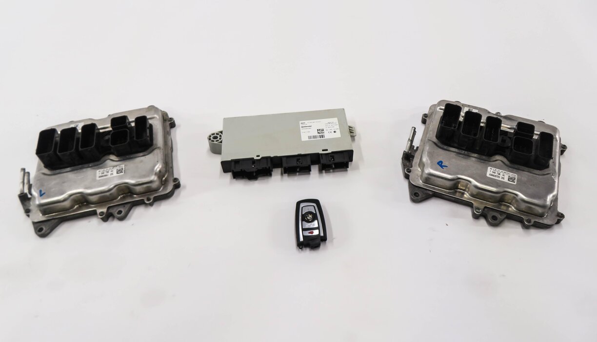 Thumbnail 9: 2016 BMW M6 ///M (F06) 4.4L S63T ENGINE ECM DME CAS4 IMMOBILIZER MODULE KEY SET