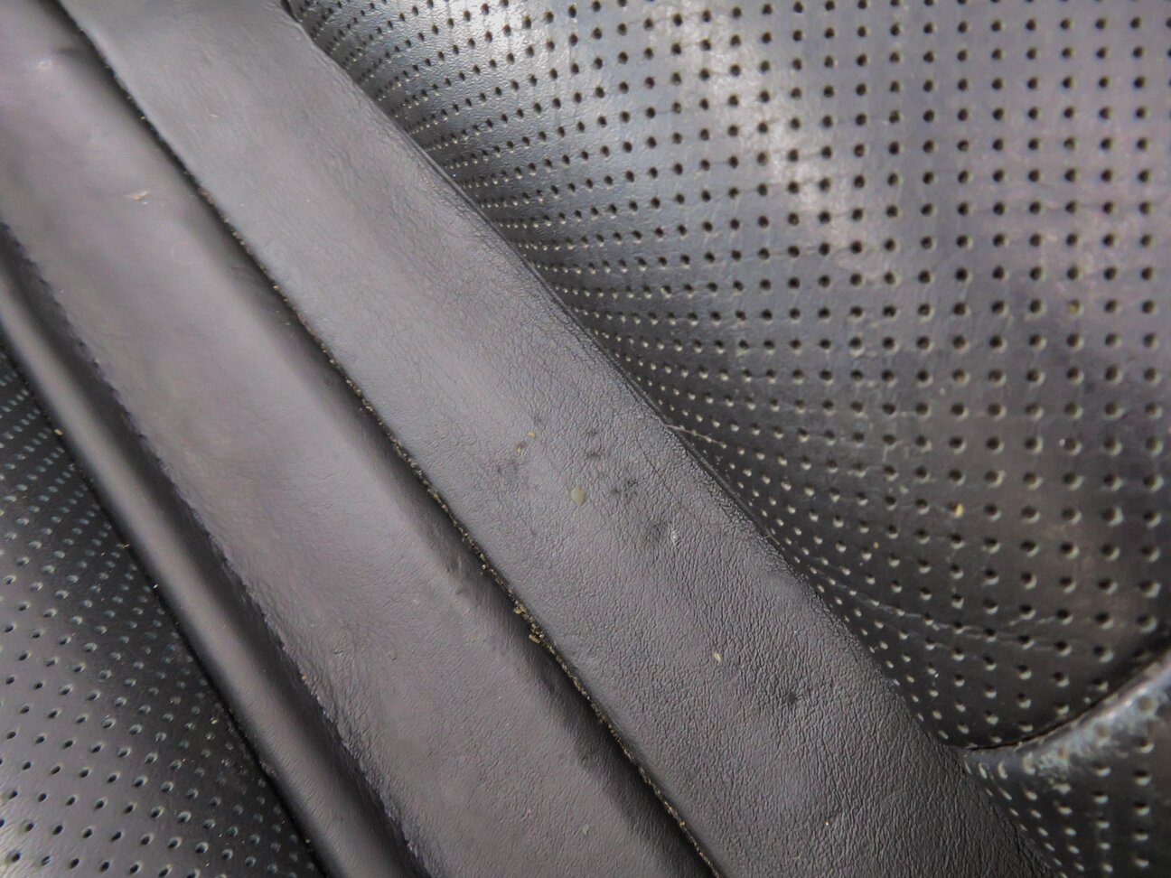Thumbnail 7: 2016 BMW M6 ///M (F06) DRIVER - LOWER BOTTOM HEATED COOLED SEAT CUSHION (BLACK)