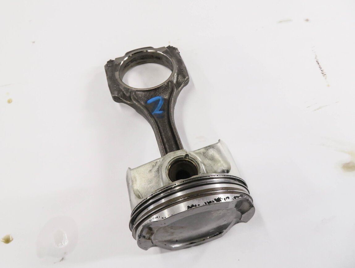 13-19 BMW M5 M6 X5M X6M ///M (F06 F10 F12 F13 F85 F86) 4.4L S63 - PISTON w/ ROD