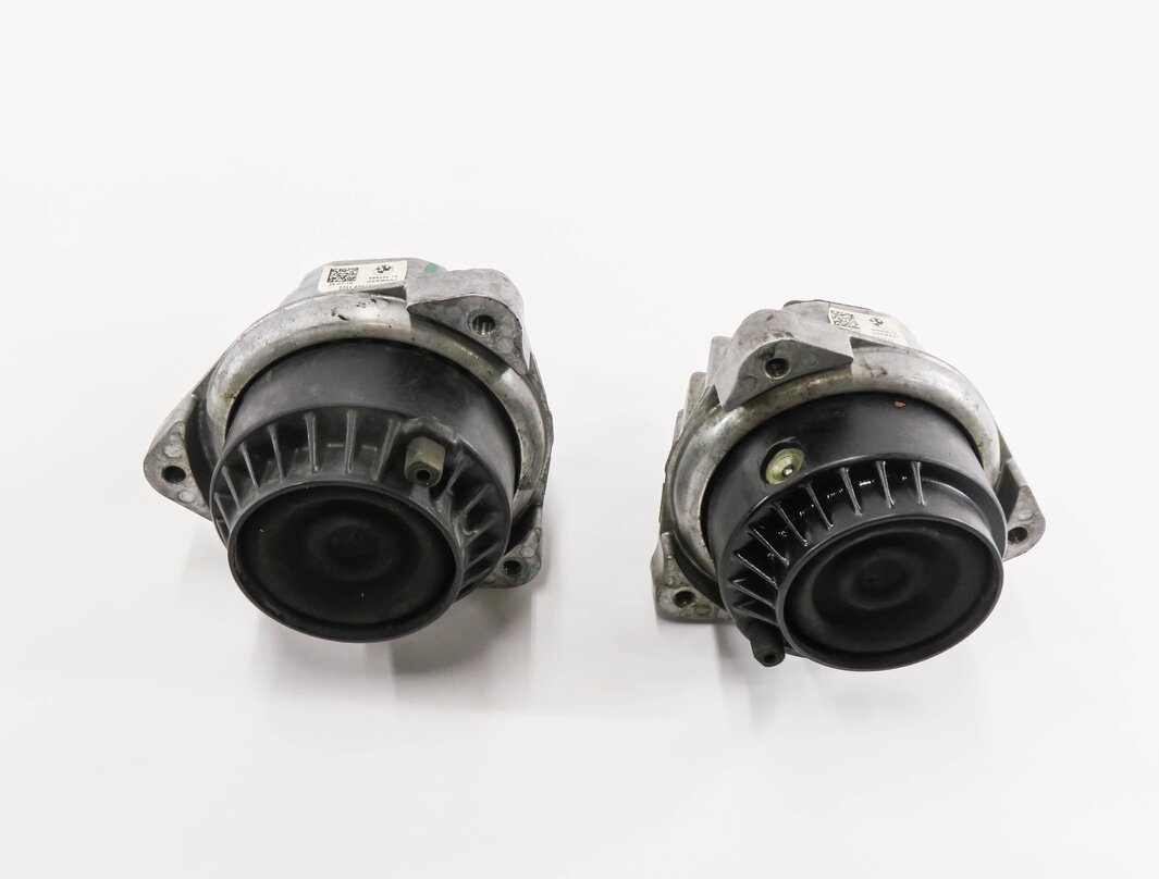 Thumbnail 2: 2016 BMW M6 ///M (F06) 4.4L S63T ENGINE - LEFT & RIGHT MOTOR MOUNT SET