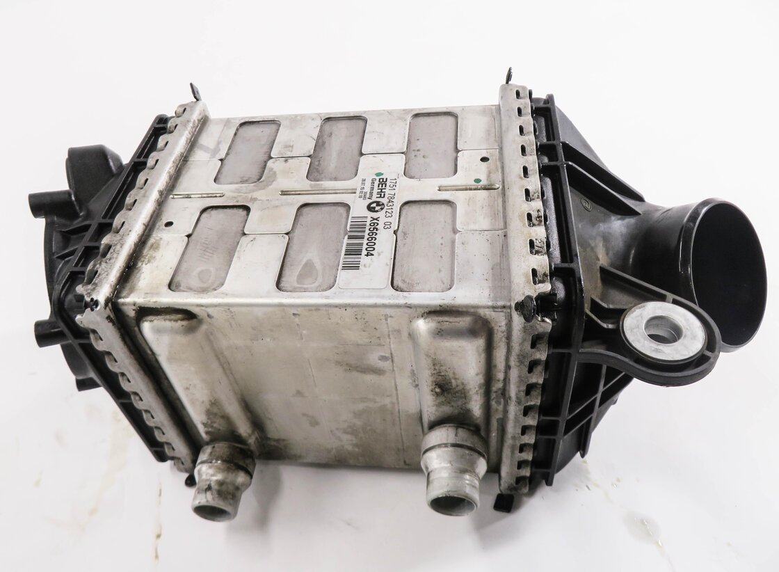 Thumbnail 3: 2012-2019 BMW M5 M6 ///M (F06 F12 F13) 4.4L S63 V8 ENGINE - LEFT INTERCOOLER