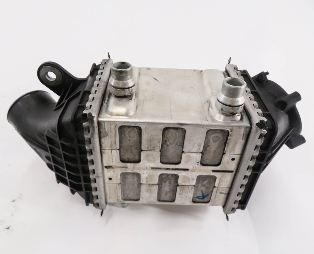 Thumbnail 3: 2012-2019 BMW M5 M6 ///M (F06 F12 F13) 4.4L S63 V8 ENGINE - RIGHT INTERCOOLER