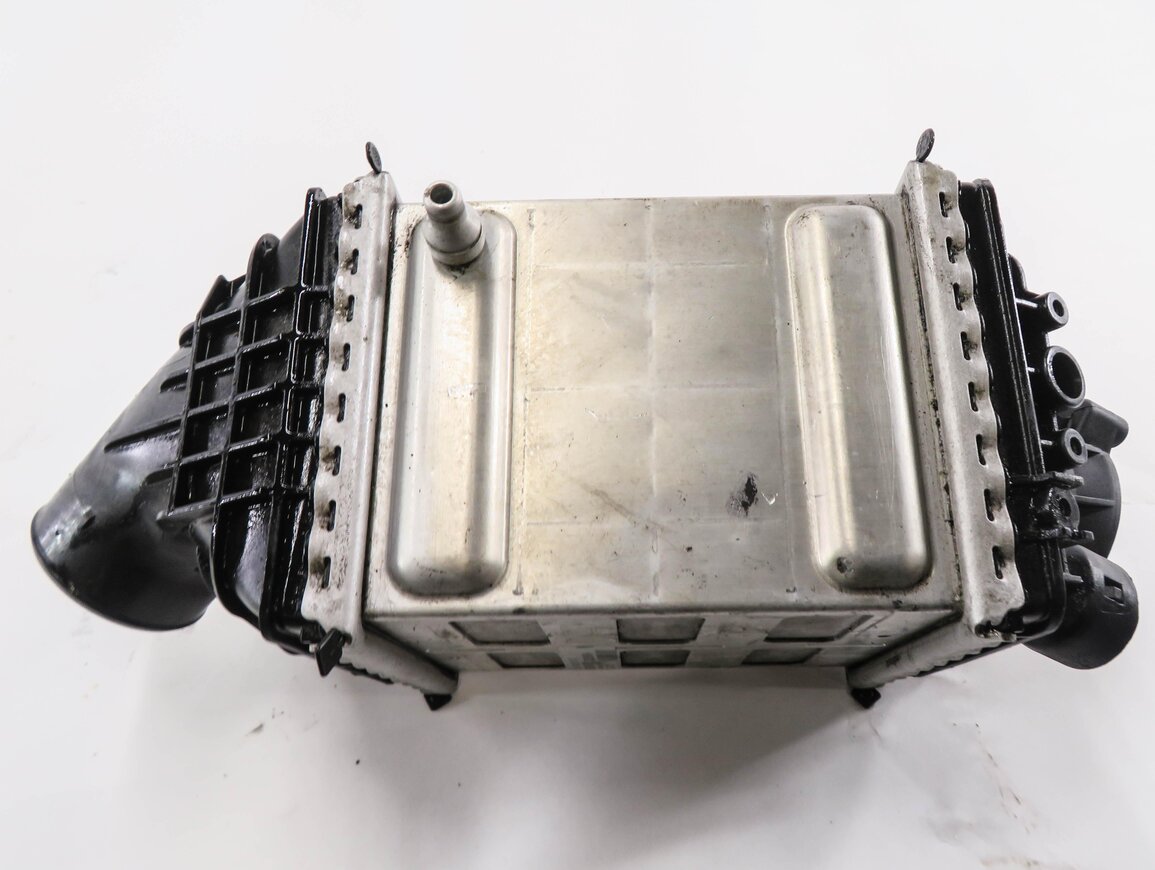 Thumbnail 4: 2012-2019 BMW M5 M6 ///M (F06 F12 F13) 4.4L S63 V8 ENGINE - RIGHT INTERCOOLER