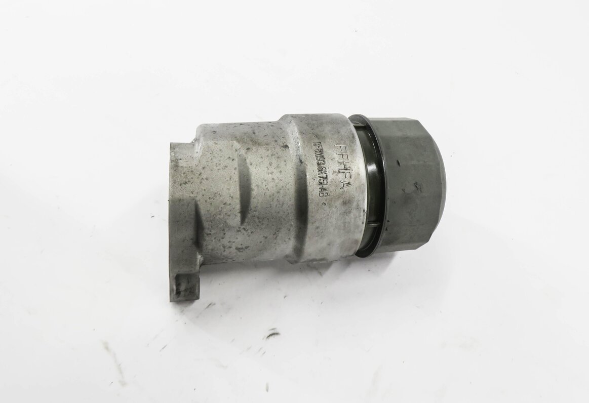 Thumbnail 2: 2011 RANGE ROVER SPORT (L320) 5.0L ENGINE MOTOR OIL FLUID FILTER HOUSING w/ CAP