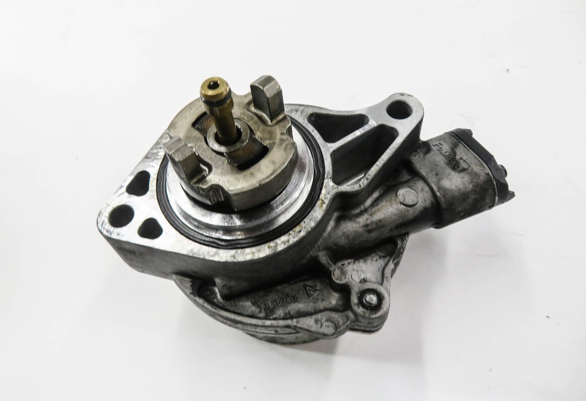 Thumbnail 3: 2010-2019 RANGE ROVER SPORT LR4 JAGUAR XE XF XK - 3.0L / 5.0L BRAKE VACUUM PUMP