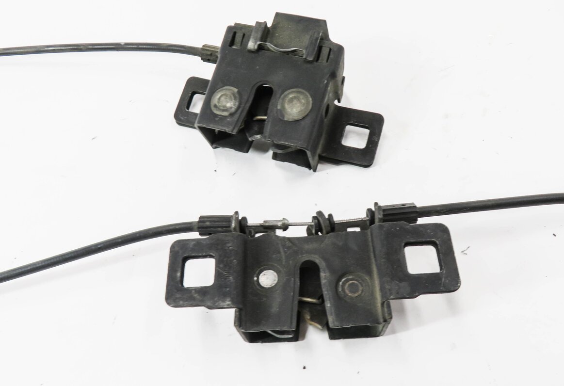 Thumbnail 3: 2011 RANGE ROVER SPORT (L320) FRONT LOWER HOOD LOCK LATCH SET-2 w/ CABLE