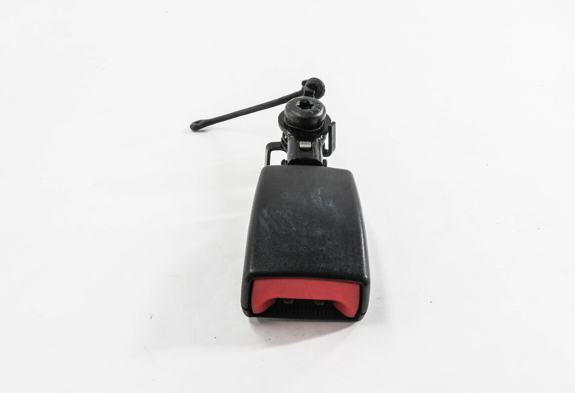 Thumbnail 2: 2011 RANGE ROVER SPORT (L320) REAR 2nd ROW SEAT CENTER SEATBELT BUCKLE RECEIVER