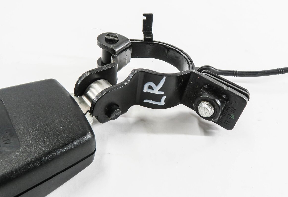 Thumbnail 4: 2011 RANGE ROVER SPORT (L320) LEFT REAR 2nd SECOND ROW SEATBELT BUCKLE RECEIVER