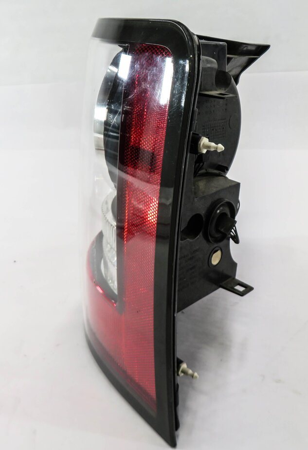 Thumbnail 3: 2010-2011 RANGE ROVER SPORT (L320) RIGHT PASSENGER TAILLIGHT BRAKE LIGHT LAMP