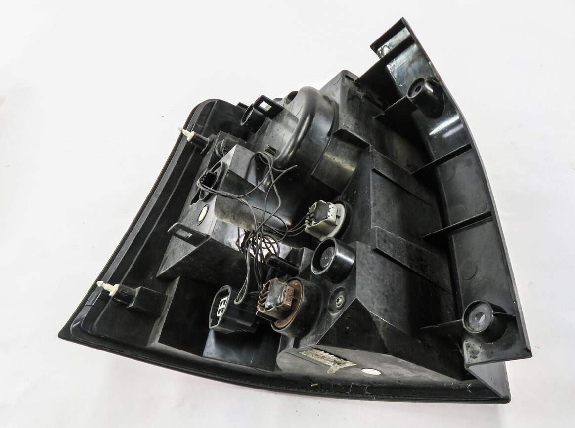 Thumbnail 4: 2010-2011 RANGE ROVER SPORT (L320) RIGHT PASSENGER TAILLIGHT BRAKE LIGHT LAMP