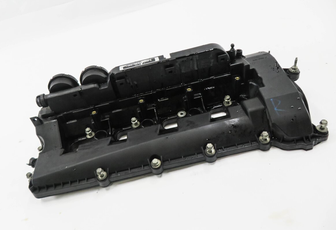 2010-2018 RANGE ROVER / SPORT (L320 L322 L494 L405) 5.0L V8 RIGHT VALVE COVER
