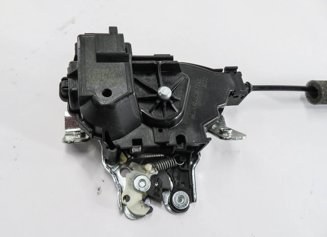 Thumbnail 2: 2012 MERCEDES C250 (W204) REAR TRUNK UPPER LOCK LATCH ACTUATOR