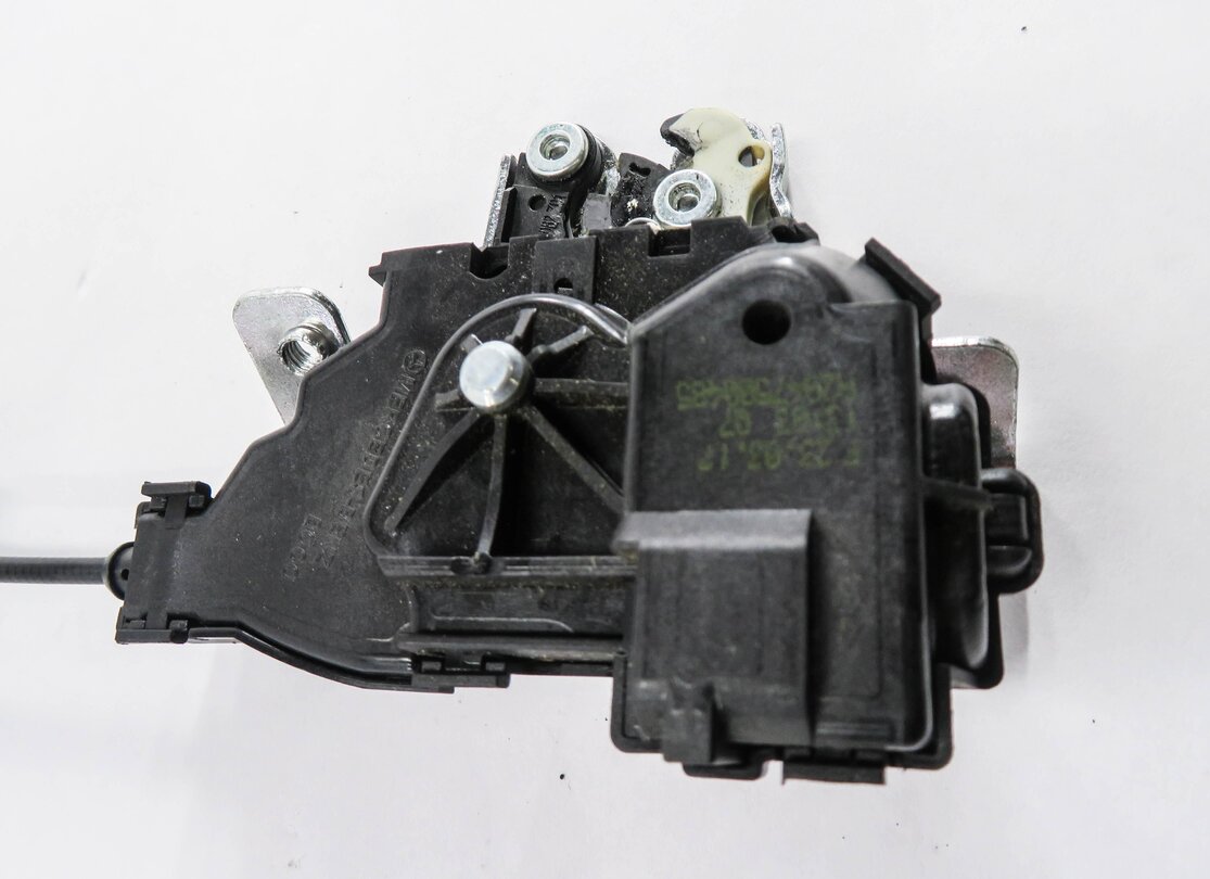 Thumbnail 3: 2012 MERCEDES C250 (W204) REAR TRUNK UPPER LOCK LATCH ACTUATOR