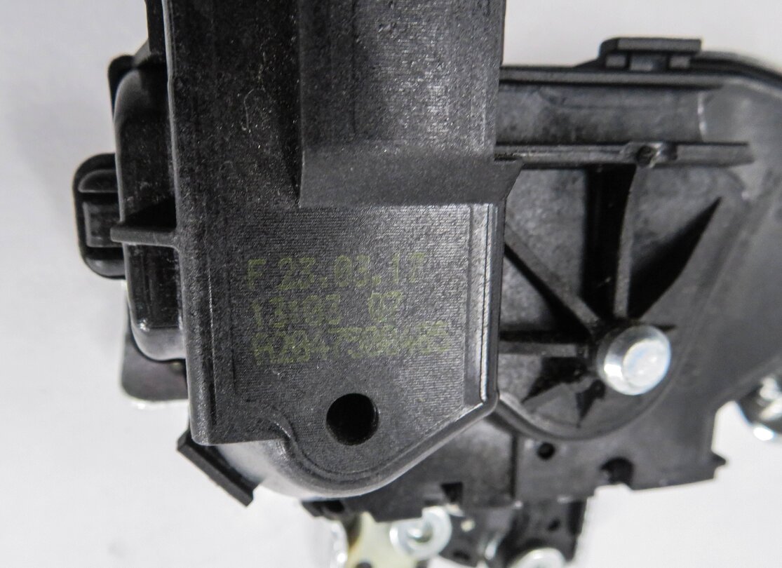 Thumbnail 5: 2012 MERCEDES C250 (W204) REAR TRUNK UPPER LOCK LATCH ACTUATOR