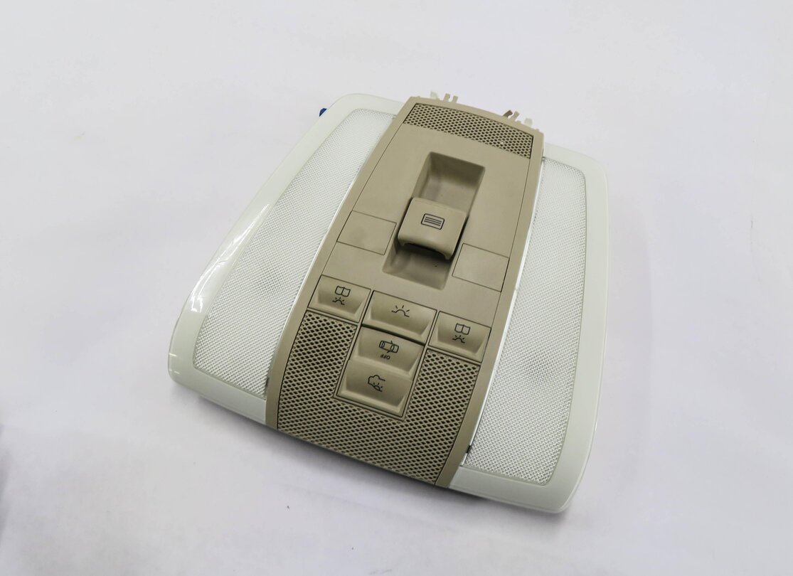 2012 MERCEDES C250 (W204) FRONT DOMELIGHT MAP READING COURTESY LIGHT LAMP BEIGE