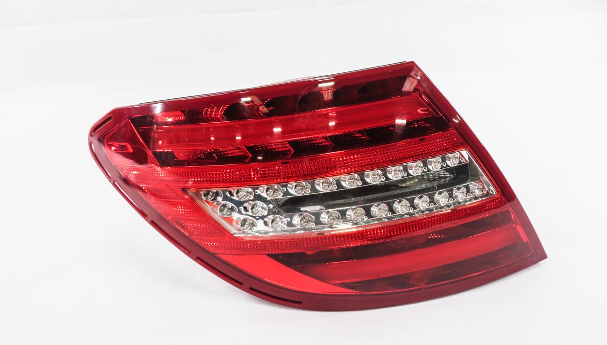 Thumbnail 4: 2012-2015 MERCEDES BENZ C250 C300 C350 (W204) LEFT DRIVER TAILLIGHT BRAKE LIGHT