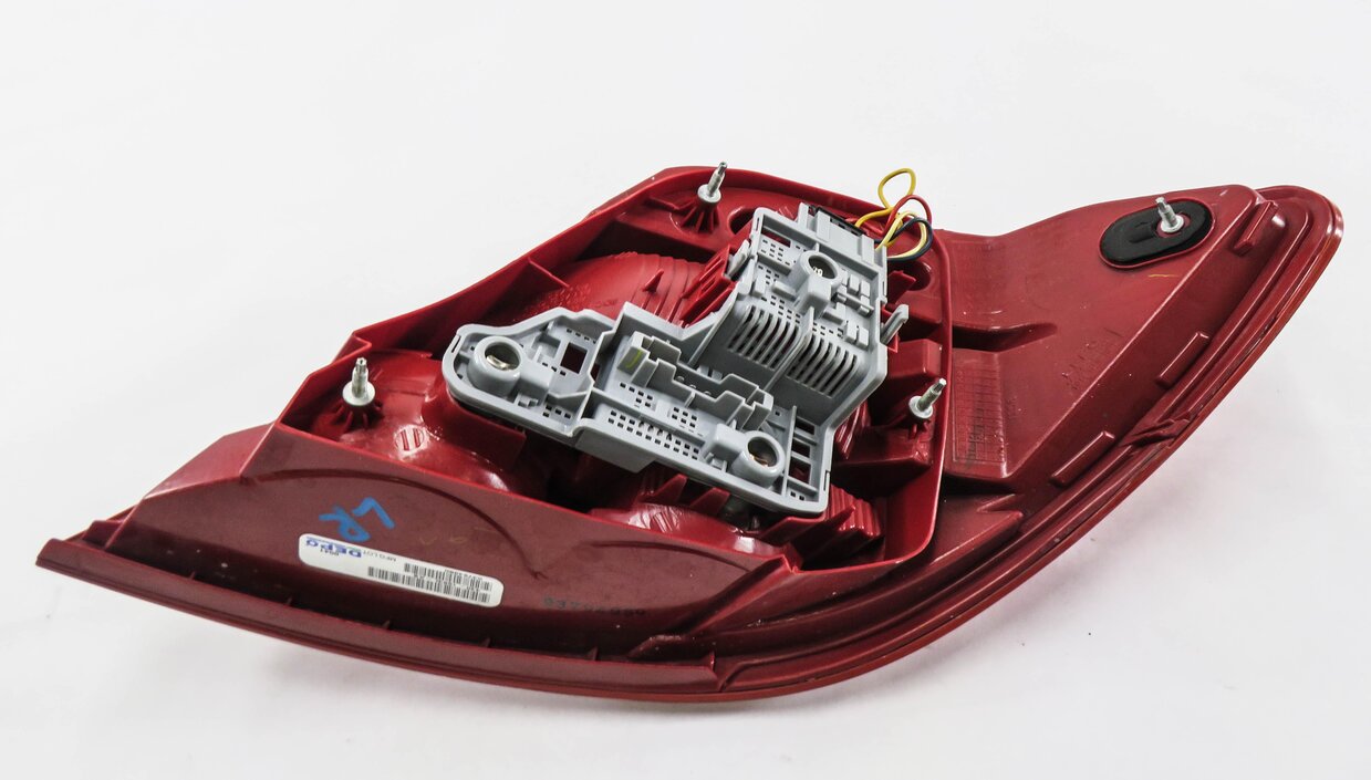 Thumbnail 6: 2012-2015 MERCEDES BENZ C250 C300 C350 (W204) LEFT DRIVER TAILLIGHT BRAKE LIGHT