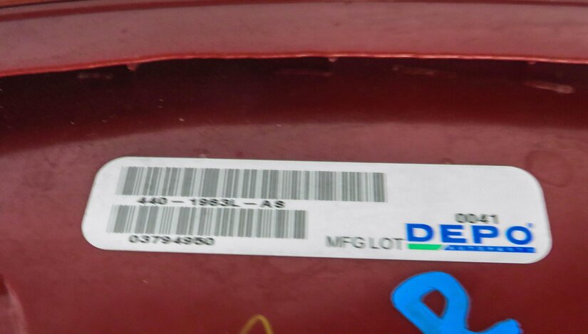 Thumbnail 7: 2012-2015 MERCEDES BENZ C250 C300 C350 (W204) LEFT DRIVER TAILLIGHT BRAKE LIGHT