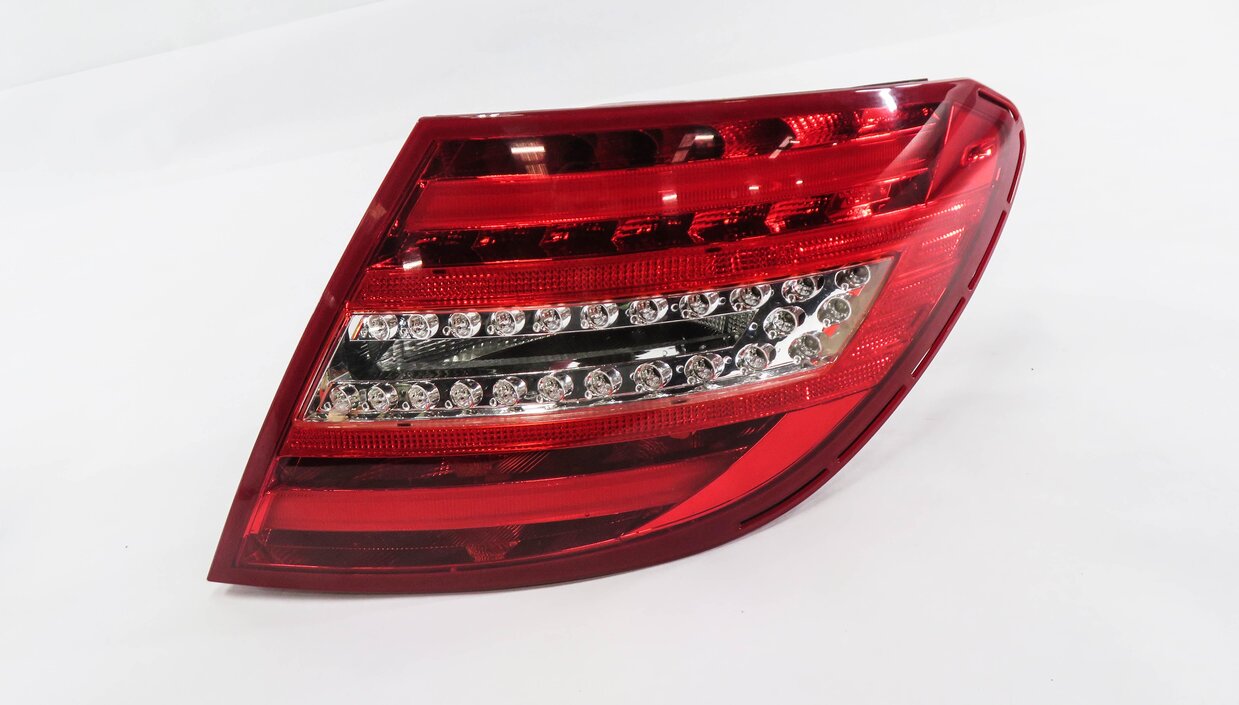 12-15 MERCEDES BENZ C250 C300 C350 (W204) RIGHT PASSENGER TAILLIGHT BRAKE LIGHT