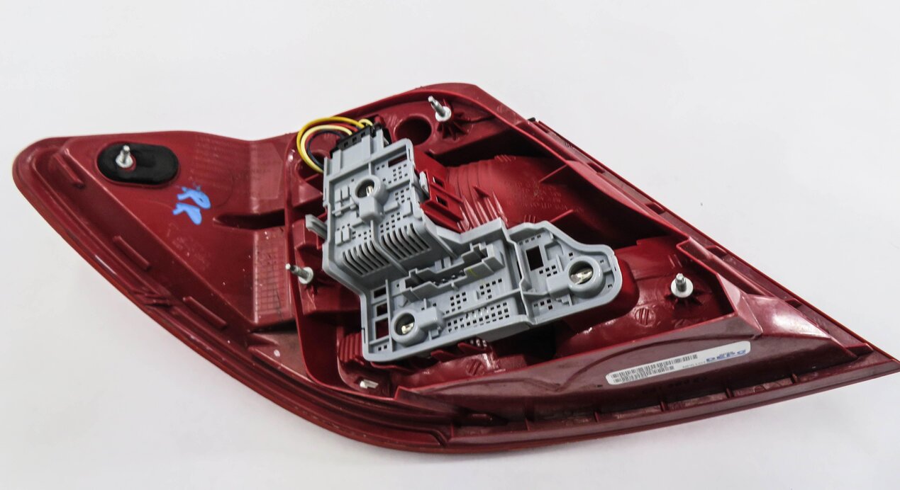 Thumbnail 6: 12-15 MERCEDES BENZ C250 C300 C350 (W204) RIGHT PASSENGER TAILLIGHT BRAKE LIGHT