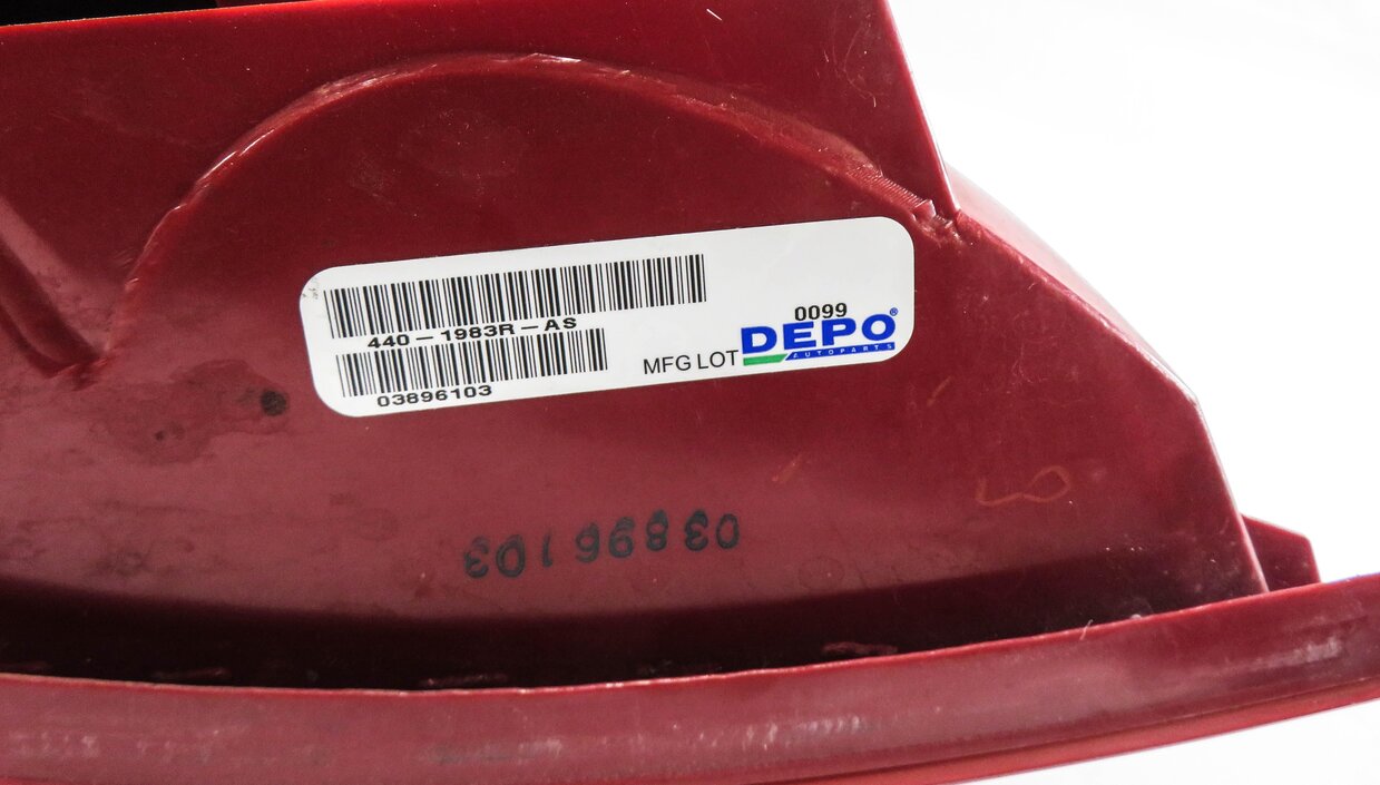 Thumbnail 7: 12-15 MERCEDES BENZ C250 C300 C350 (W204) RIGHT PASSENGER TAILLIGHT BRAKE LIGHT