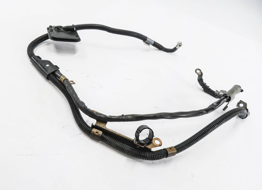Thumbnail 2: 2012 MERCEDES C250 (W204) POSITIVE BATTERY CABLE