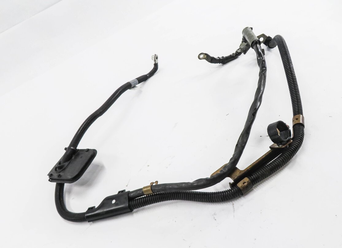 Thumbnail 3: 2012 MERCEDES C250 (W204) POSITIVE BATTERY CABLE