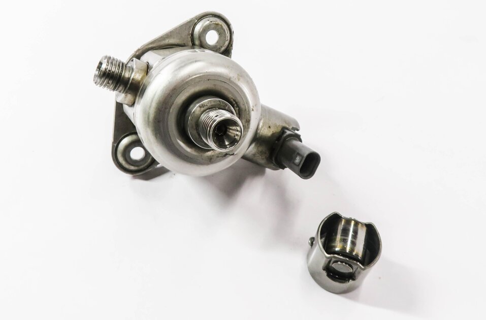Thumbnail 2: 2015-2020 BMW M2 M3 M4 ///M (F80 F82 F87) 3.0L S55 - HIGH PRESSURE FUEL PUMP