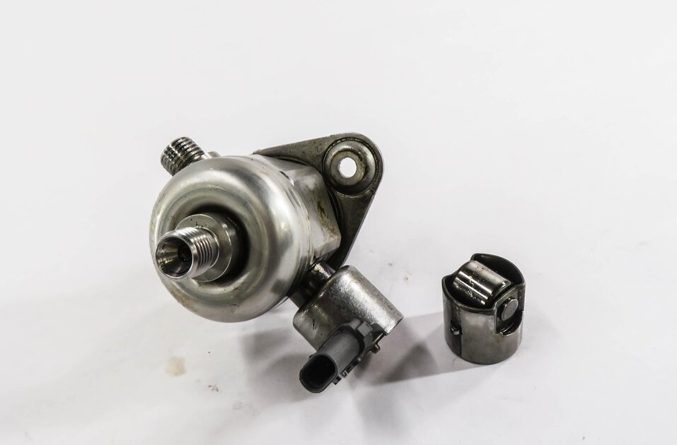 Thumbnail 2: 2015-2020 BMW M2 M3 M4 ///M (F80 F82 F87) 3.0L S55 - HIGH PRESSURE FUEL PUMP