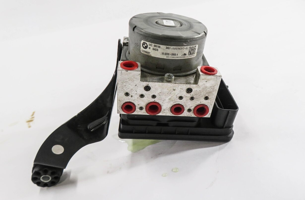 Thumbnail 2: 2015-2018 BMW M2 M3 M4 ///M (F82 F87 F80) ABS ANTI LOCK BRAKE PUMP w/ MODULE