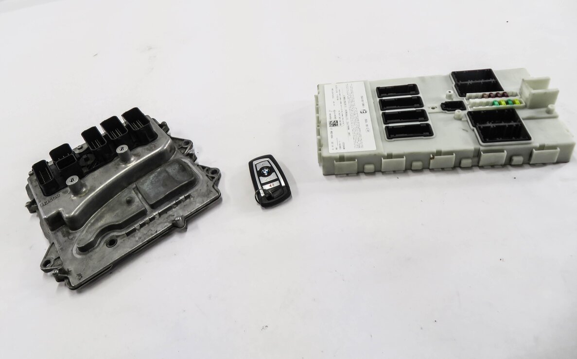 2015-2018 BMW M3 M4 (F80 F82) 3.0L S55 ENGINE DME BCM IMMOBILIZER MODULE KEY SET