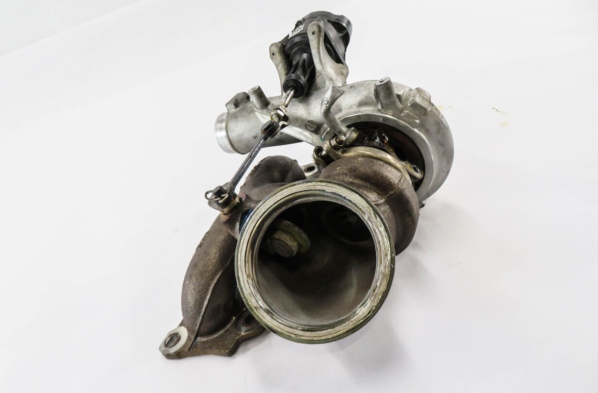 Thumbnail 2: 2015-2020 BMW M2 M3 M4 ///M (F80 F82 F87) 3.0L S55 ENGINE - REAR TURBOCHARGER