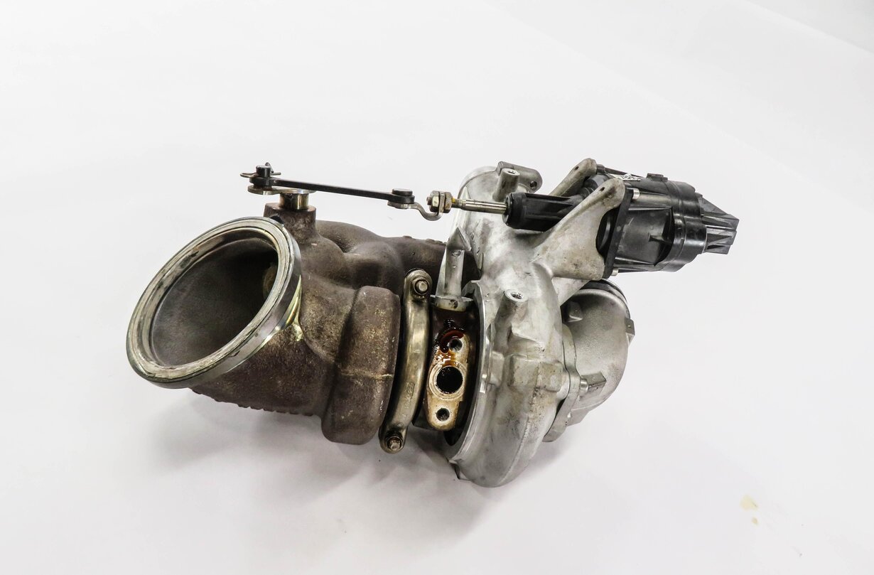 Thumbnail 3: 2015-2020 BMW M2 M3 M4 ///M (F80 F82 F87) 3.0L S55 ENGINE - REAR TURBOCHARGER