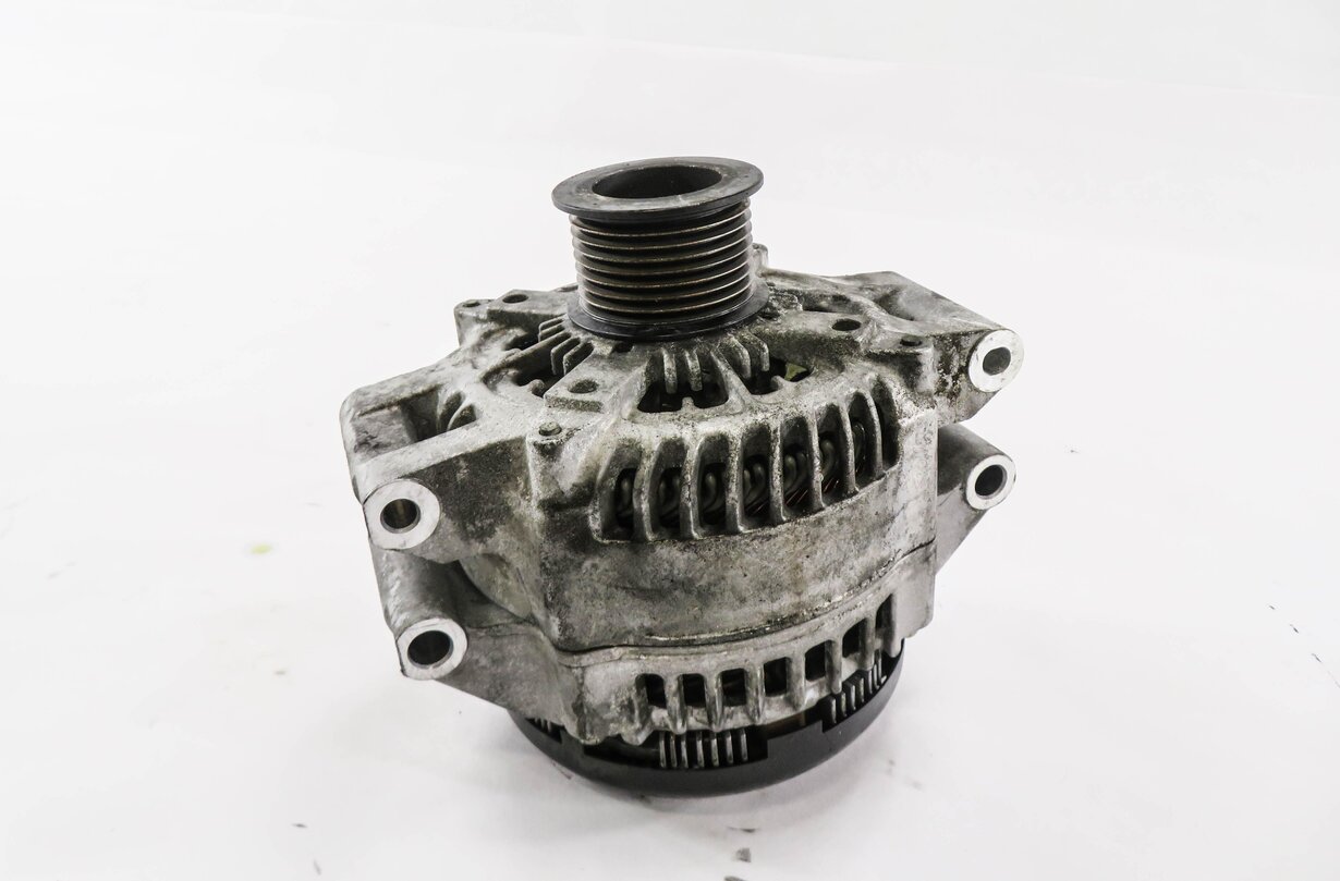 Thumbnail 2: 2015-2020 BMW M2 M3 M4 ///M (F80 F82 F87) 210 AMP ALTERNATOR POWER CHARGER